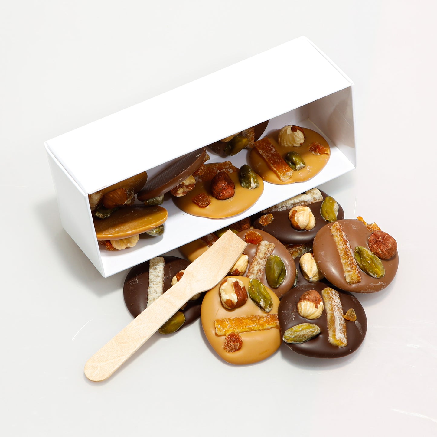 Assortiment Mendiants chocolats noirs, lait, caramel blond 120g (Tarif écoles)